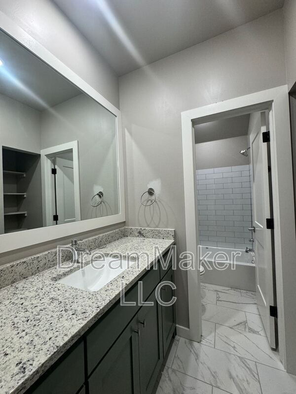 Building Photo - 790 Flowers Dr