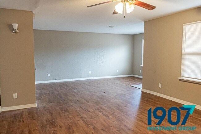 Building Photo - 700 NW 89th St