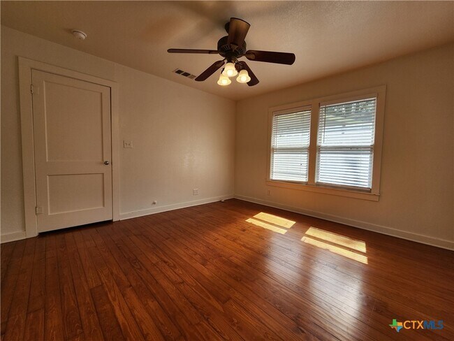 Building Photo - 588 S Castell Ave