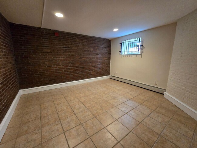 Building Photo - 313 N 34th St