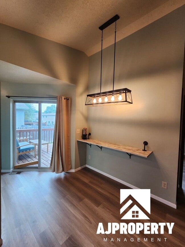 Building Photo - 6521 W Amber St