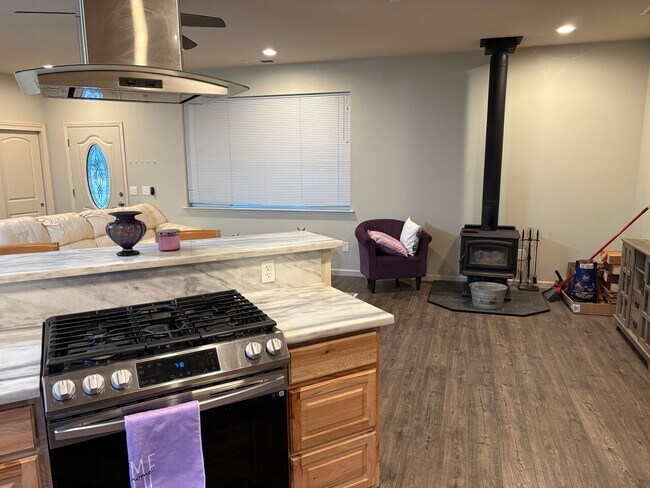 Building Photo - 14868 Hickok Ct