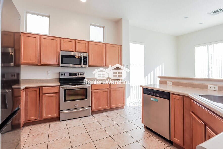 Building Photo - 41 W Camino Tierra Montana