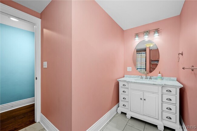 Building Photo - 108 Park St