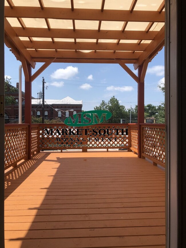 Building Photo - *REDUCED!!* Beautifully Renovated Victoria...