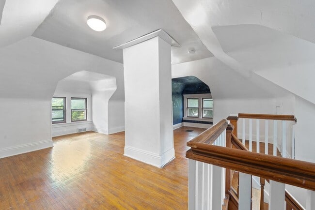 Building Photo - 513 W 22nd St