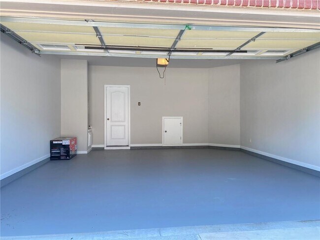 Building Photo - 1664 Oakbrook Lake Dr NW