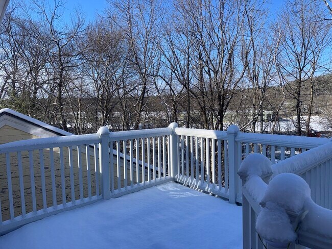 Building Photo - 25 Pine St