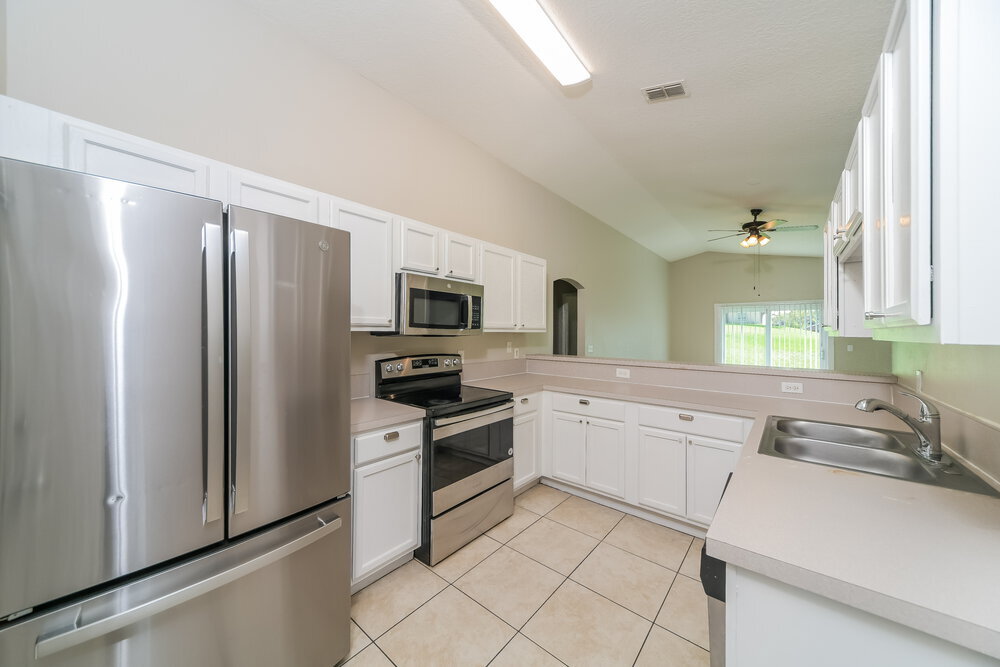 Building Photo - 1323 Hillview Dr