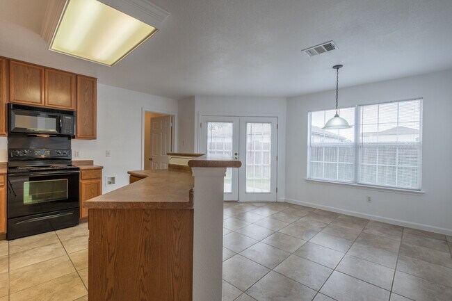 Building Photo - Spacious 4-Bedroom Home in Prime Round Roc...