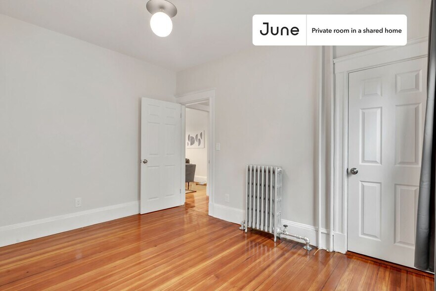 Building Photo - Room in Shared 4 bed/2 bath home