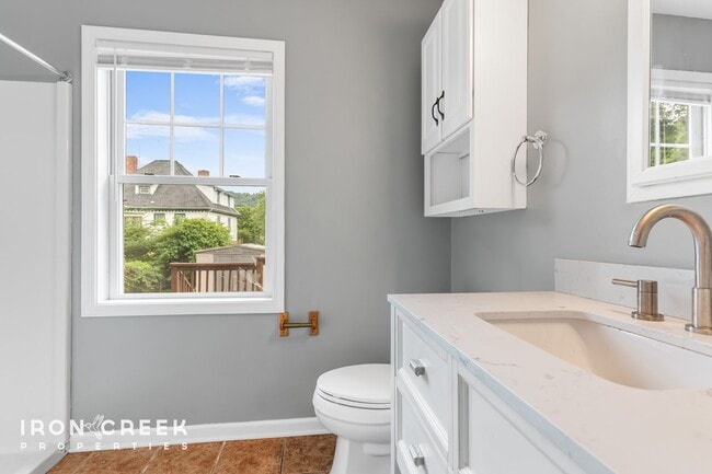 Building Photo - Charming Three-Bedroom Home with Solar Pow...