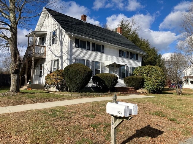 Primary Photo - 975 S Main St