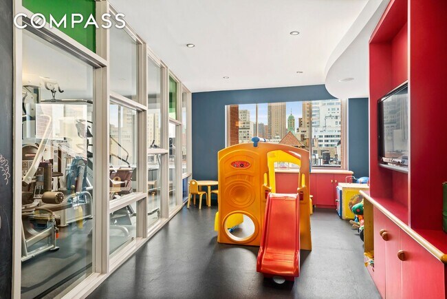 Building Photo - 350 E 82nd St