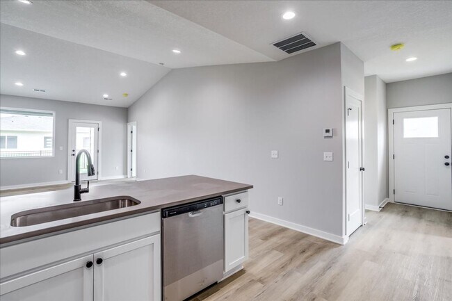 Building Photo - Cypress Glenn Oliver