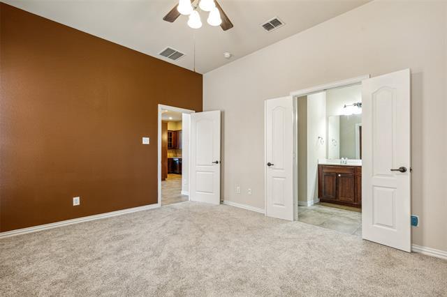 Building Photo - 1924 Lantana Ln