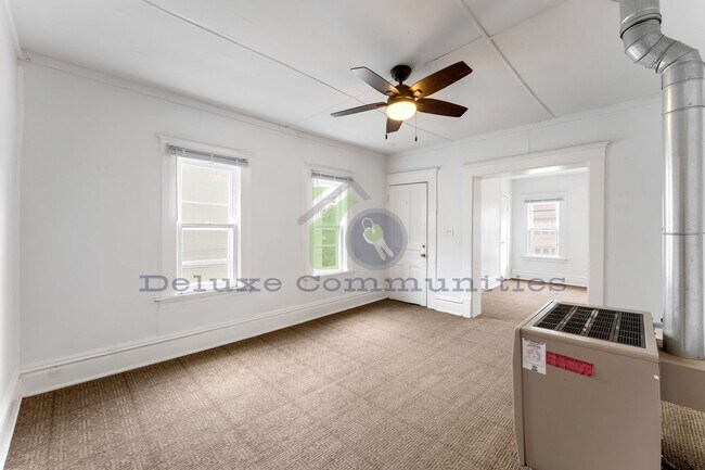 Building Photo - 346-346 Diamond Ave SE