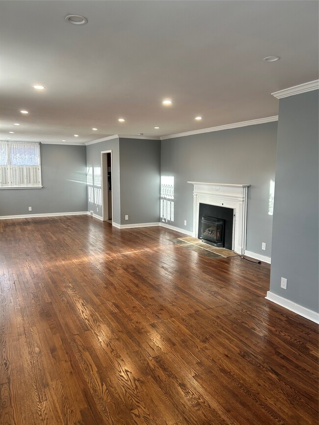 Building Photo - 74 Matthews St