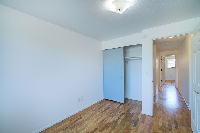 Building Photo - 4Bd/2Ba Kent Home