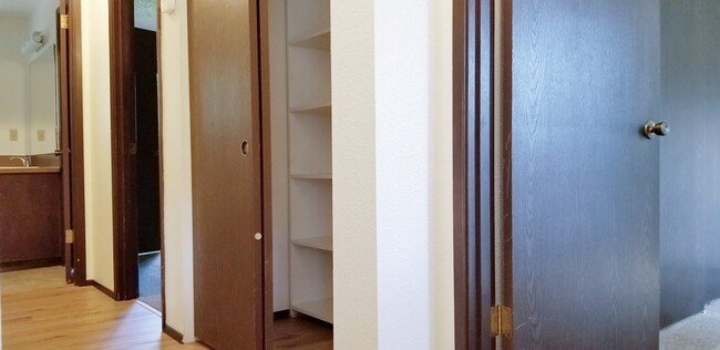 Building Photo - Move in ready - 2 bedroom 1 bath - No pets