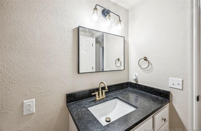 Building Photo - 306 Short St