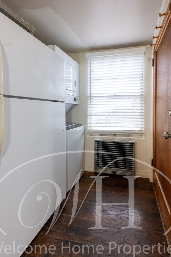 Building Photo - 310 SE 6th St