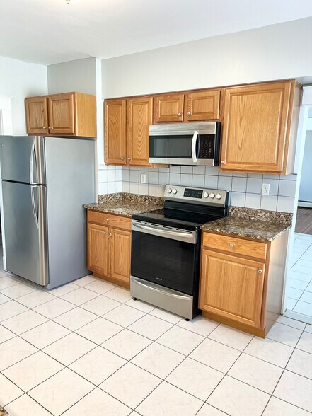 Building Photo - 532 High St