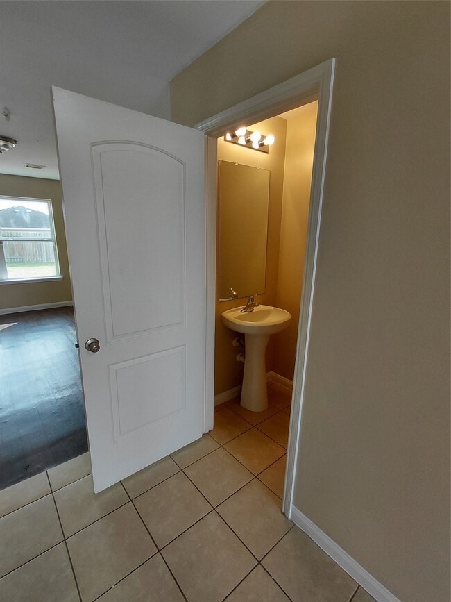 Building Photo - 8902 Stagewood Dr