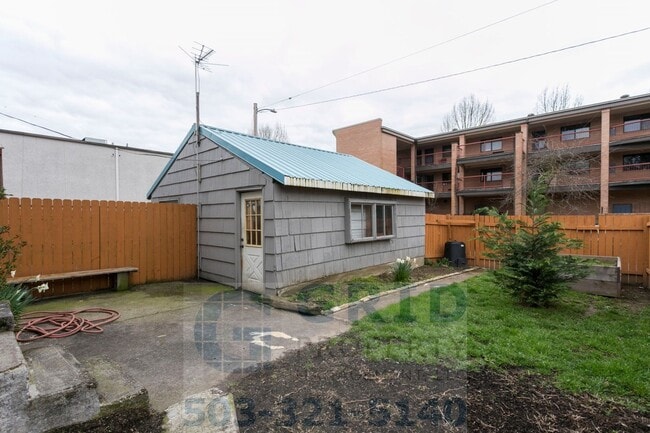 Building Photo - GPM569 - SE Caruthers St (T2)