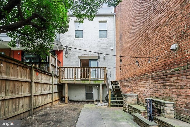 Building Photo - 1113 Independence Ave SE