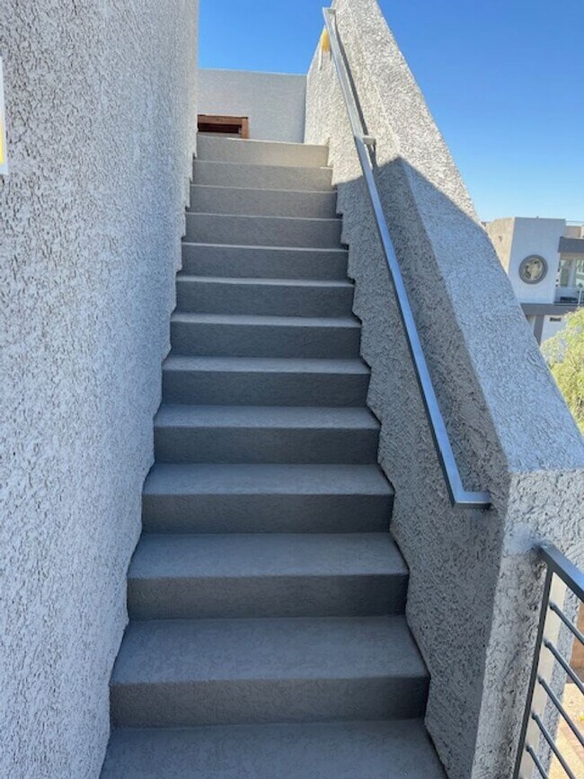 Building Photo - Stylish 3-Story Home with Rooftop Deck & B...