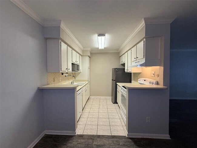 Building Photo - 2350 Bering Dr