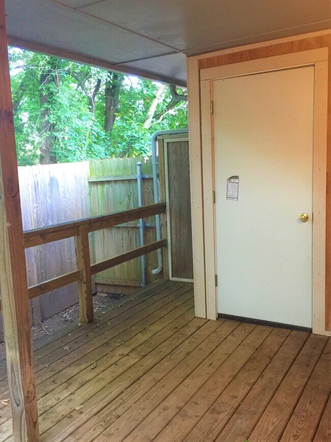 Building Photo - 904-904 Aspen Ct