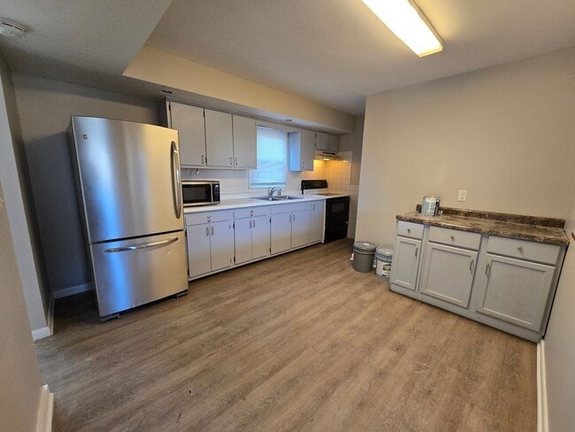 Building Photo - 1005 Samantha St