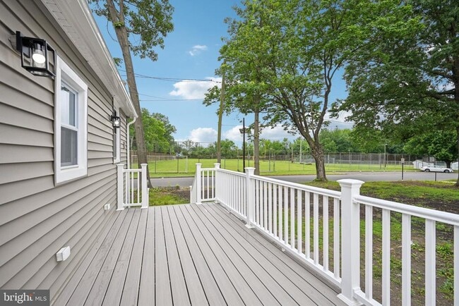 Building Photo - 3547 Finlaw Ave