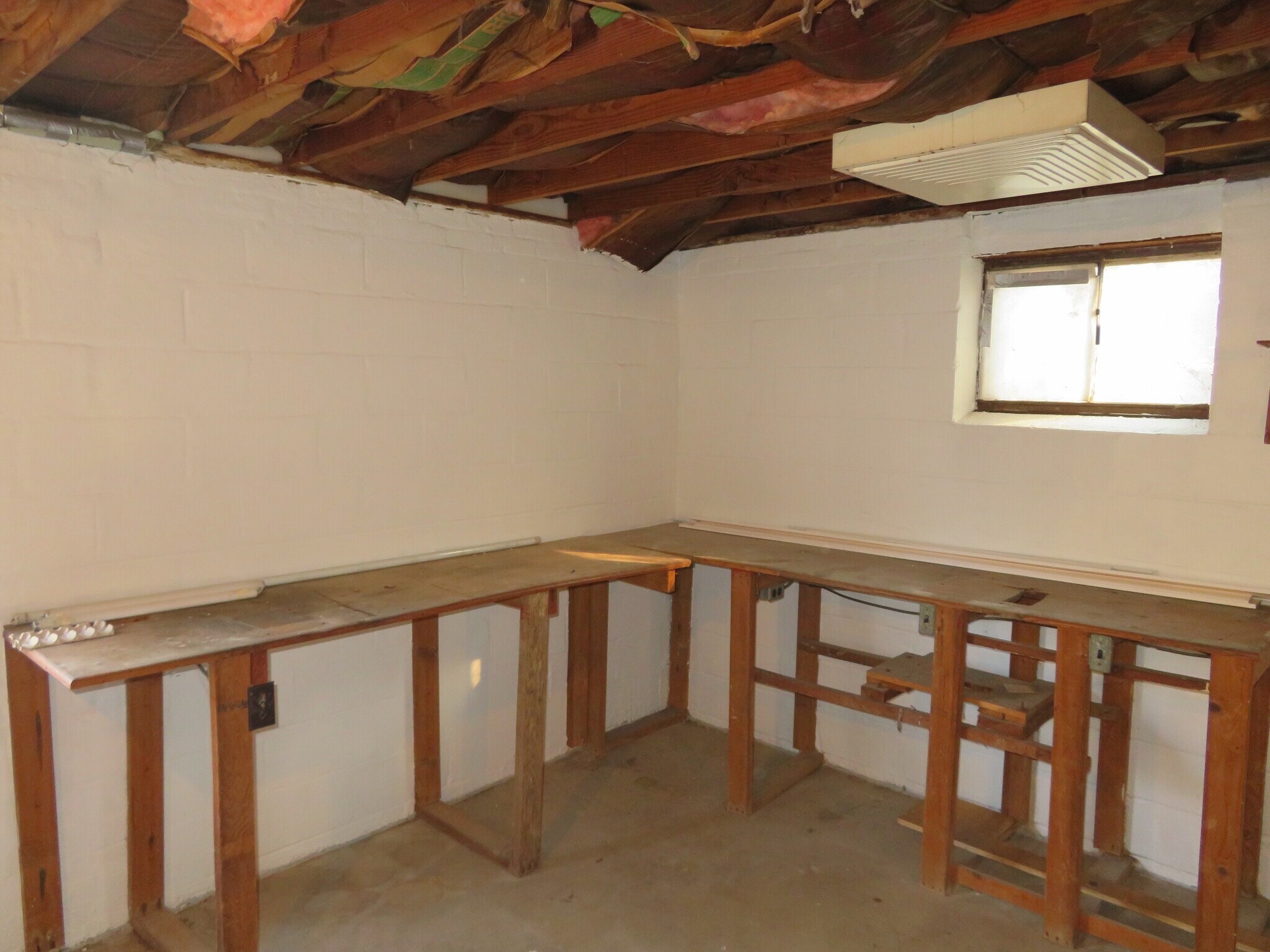 Building Photo - 26 Lakeside Dr