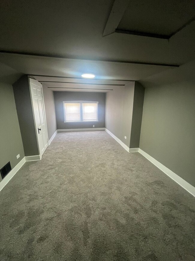 Building Photo - Gorgeous Updated 3 bedroom house!