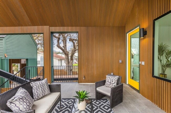 Building Photo - 1205 Perez St