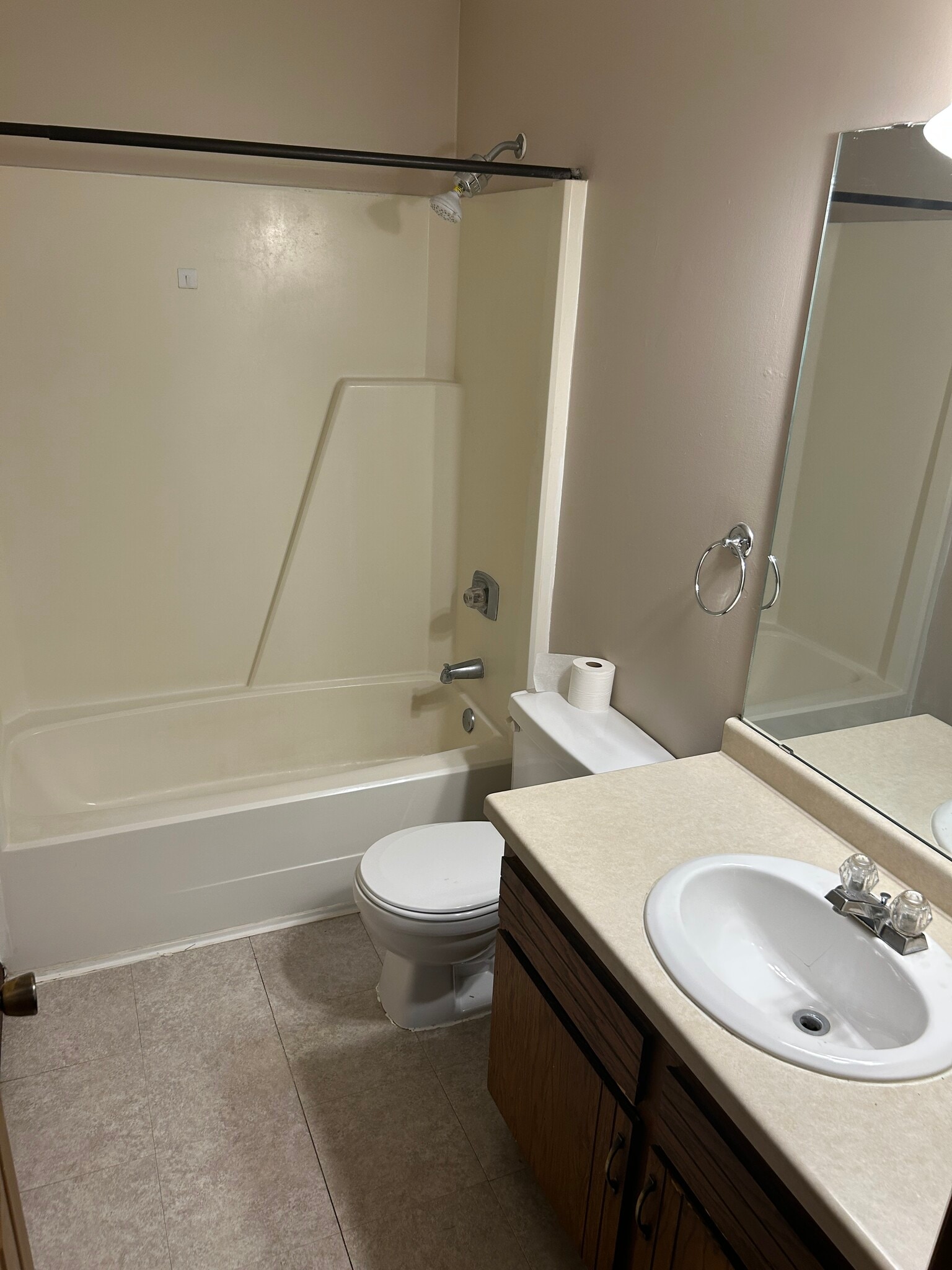 Unit 2 Bathroom - 16075 Joplin Ave