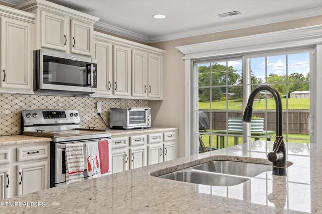 Building Photo - 1017 Brighton Dr