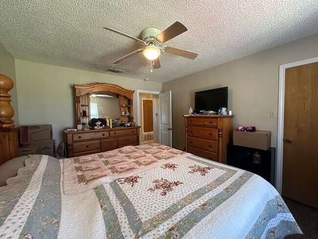 Building Photo - 2108/2110 Stoneridge  SERIES 1