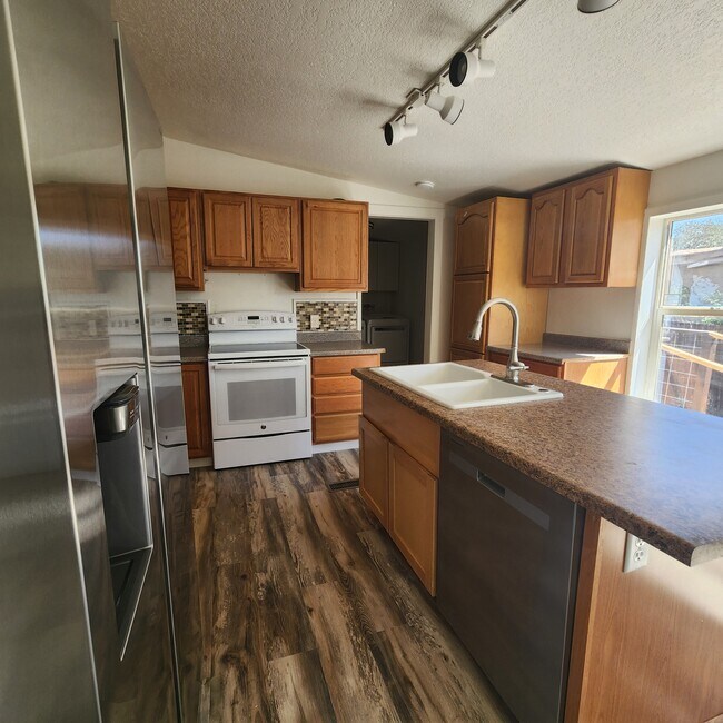 Building Photo - 21533 W Laura St