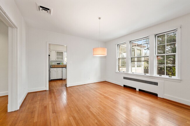 Building Photo - 5325 Chevy Chase Pky NW