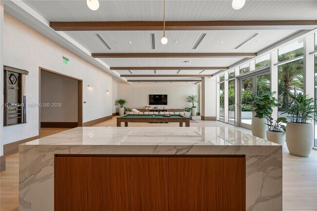Building Photo - 2411 Laguna Cir