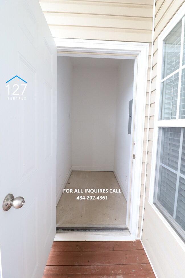 Building Photo - 3-Bedroom, 2-Bath with Pool Access, Private Patio & Walkable Dining!