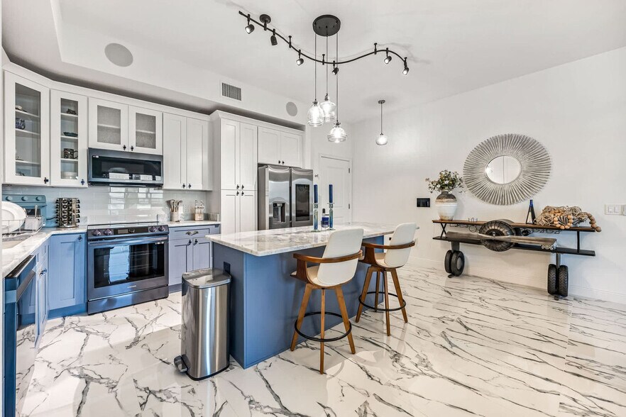 Building Photo - 605 Kemp St