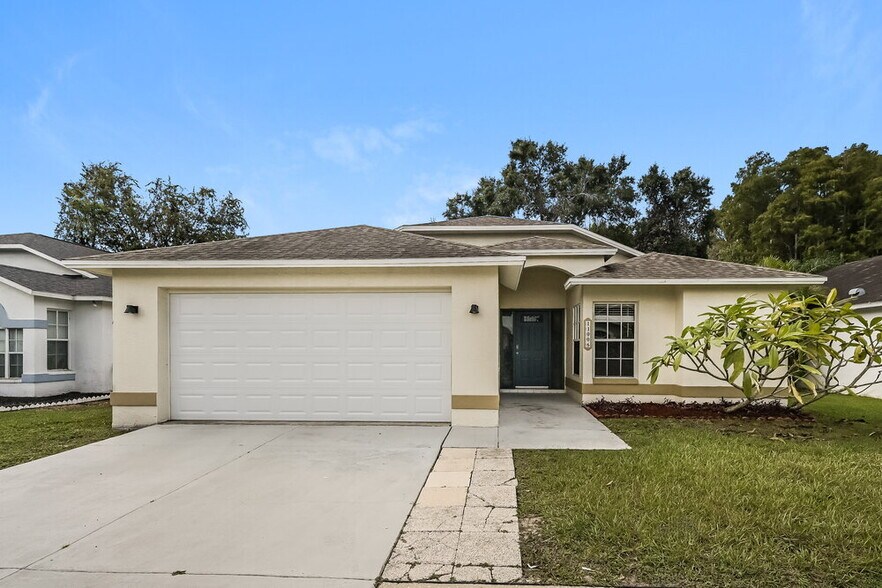 Primary Photo - 11006 Kenmore Dr