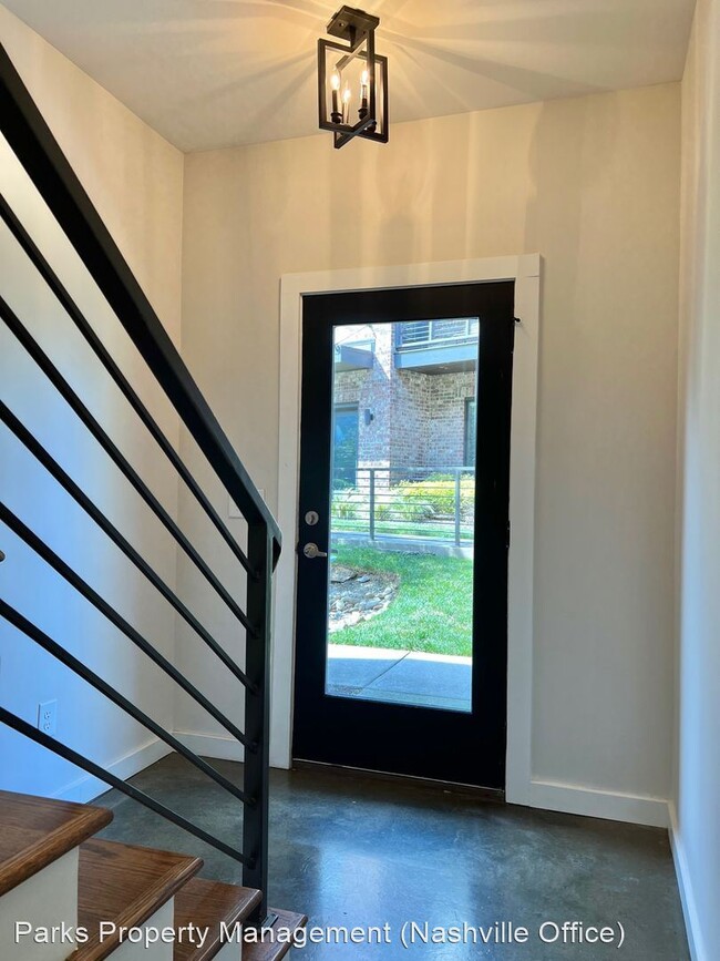 Building Photo - 3 br, 3 bath House - 1035 Chester Ave #2