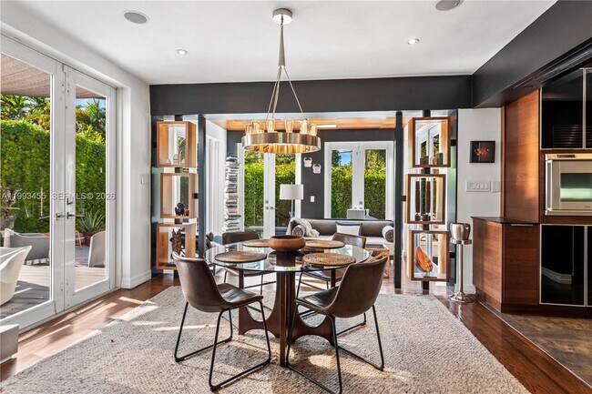 Building Photo - 738 NE 72nd Terrace