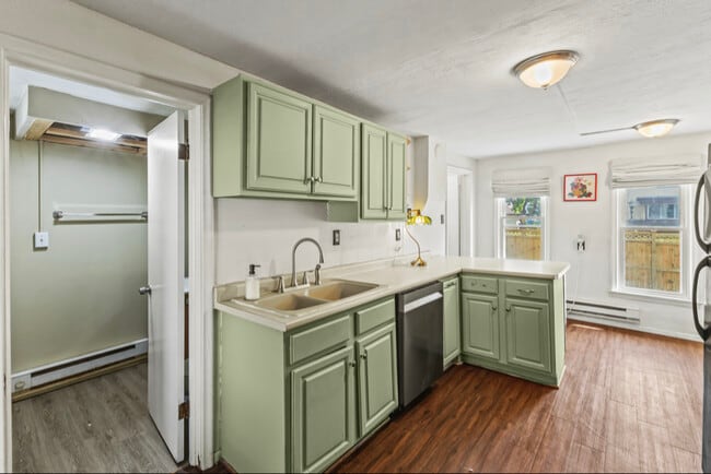 Building Photo - 95 Front Ave